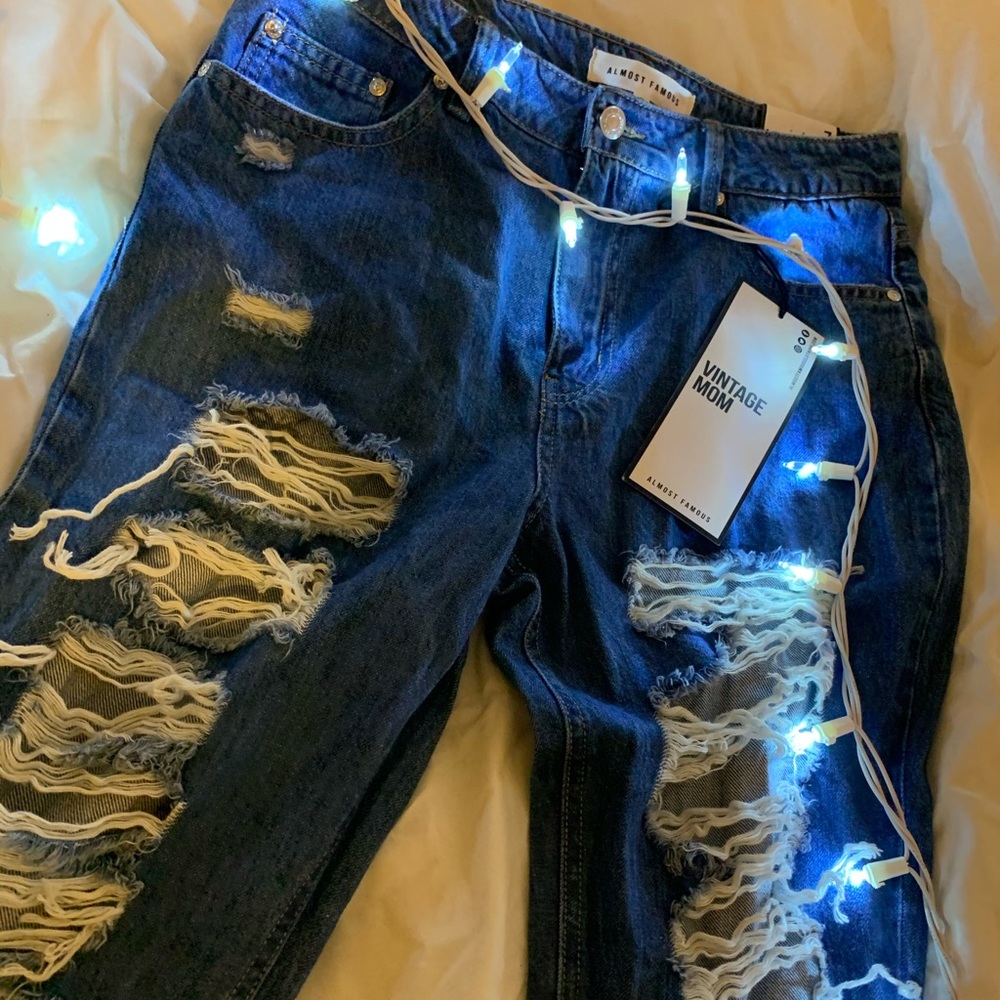 Super trendy blue Mom ripped jeans💙